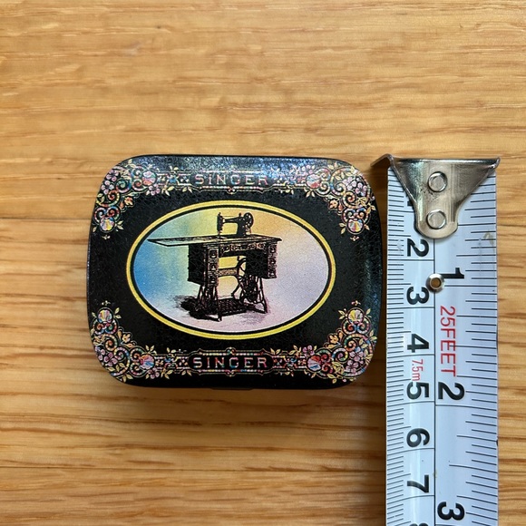 Lot of 6 Retro Mini Tins, Campbell’s, Singer, Victor, Smith Bros, Hershey’s NBC - Picture 11 of 12